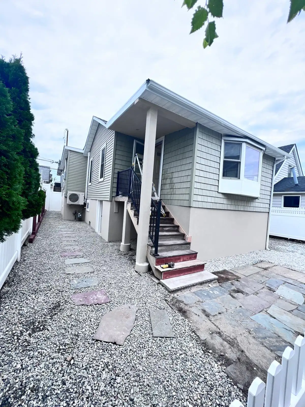 Gravel perimeter and stone walkway — East Meadow, Long Island