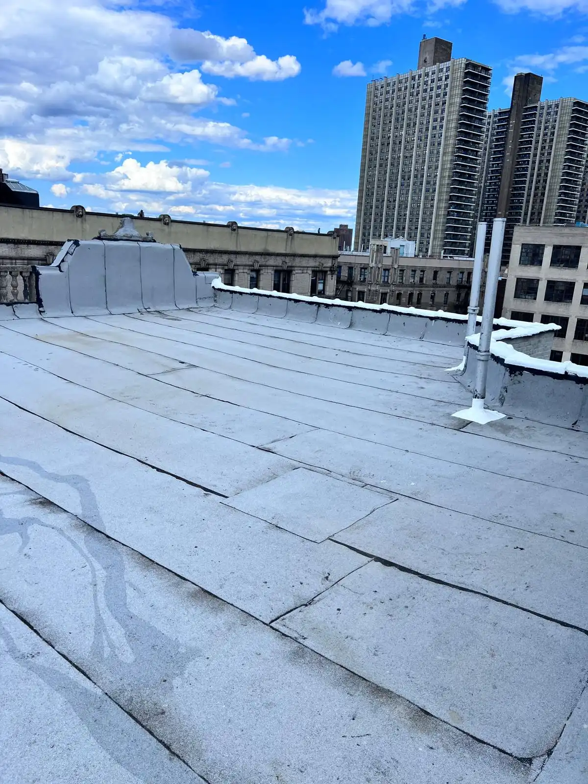New SBS roof with Manhattan skyline — Washington Heights, Manhattan