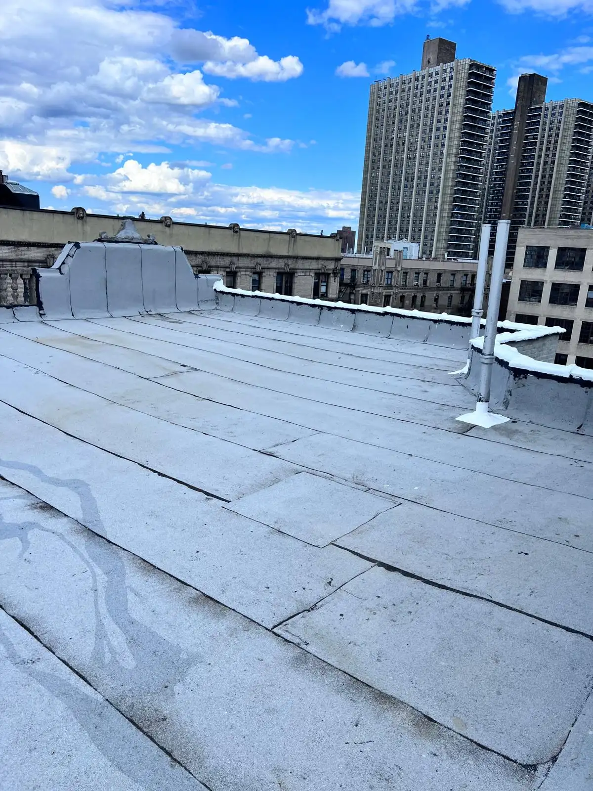 New SBS roof with Manhattan skyline — Washington Heights, Manhattan