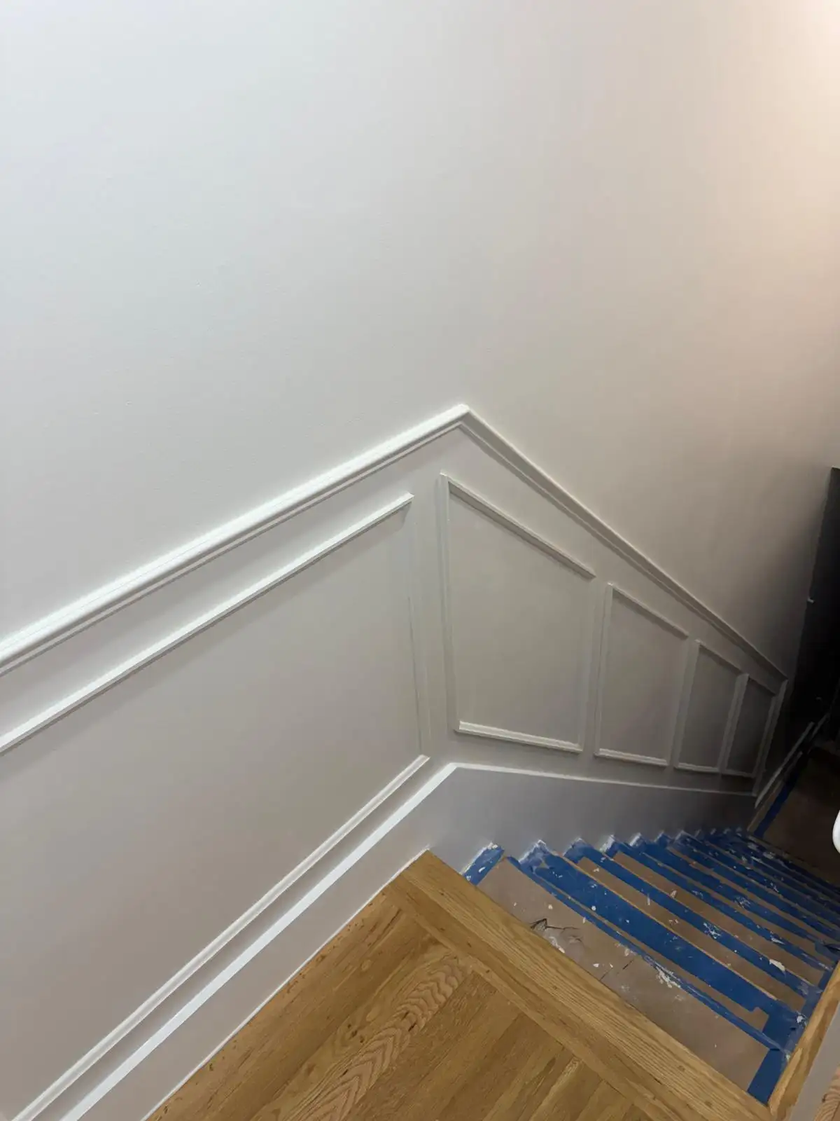 Staircase landing wall molding — Bath Beach, Brooklyn