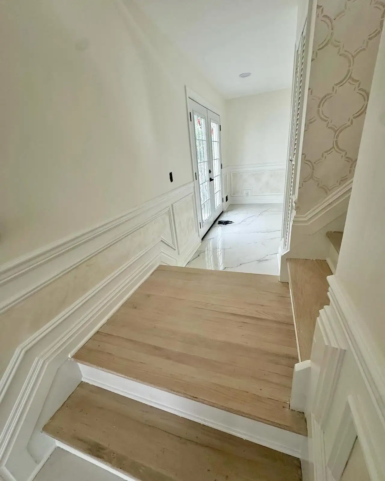 Staircase with new oak treads and wall molding — Arrochar, Staten Island